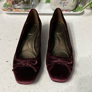 Bandolino Small Heel Boe Tie Front - Size 6.5